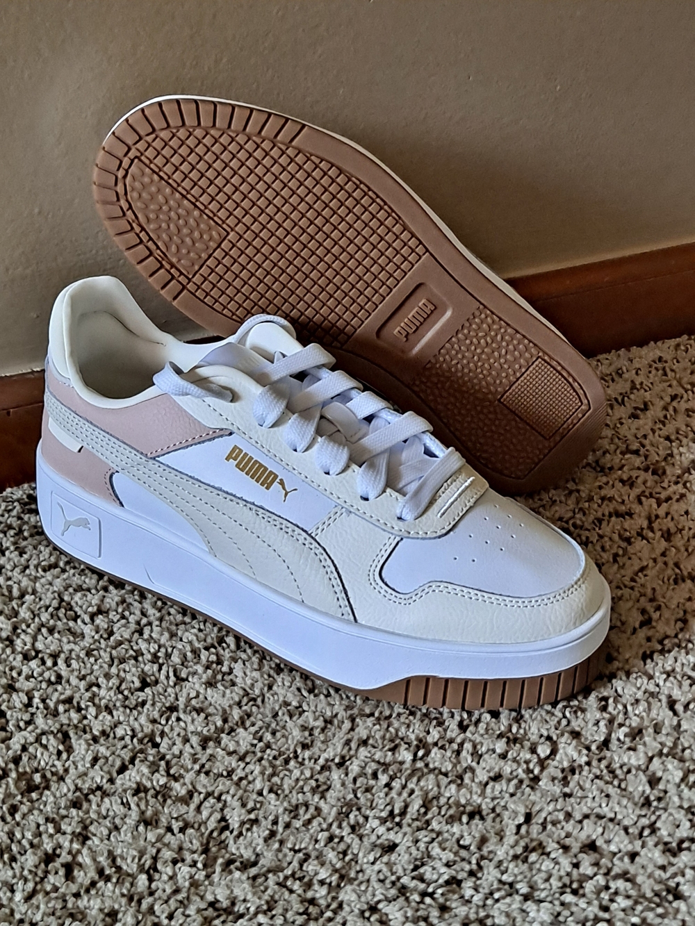 PUMA Carina Women’s Leather & Suede Platform Sneakers Size 7